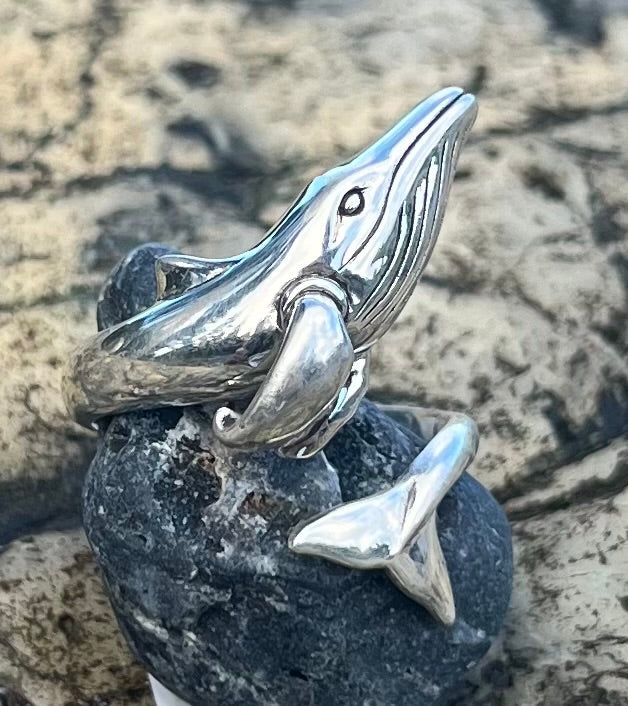 Whale wrap ring